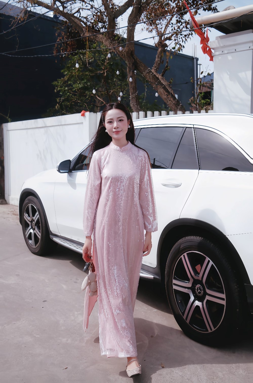 Cô chủ khách sạn khoe quà 8.3 cực khủng từ tuyển thủ Phan Văn Đức: Biệt thự mới toanh, phòng khách cực đẹp - ảnh 4