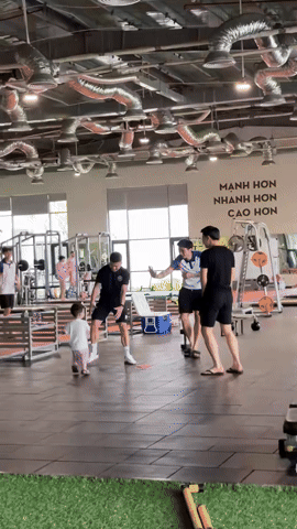 Tương tác của Đình Bắc và vợ Quang Hải sau bức ảnh tranh cãi - ảnh 2