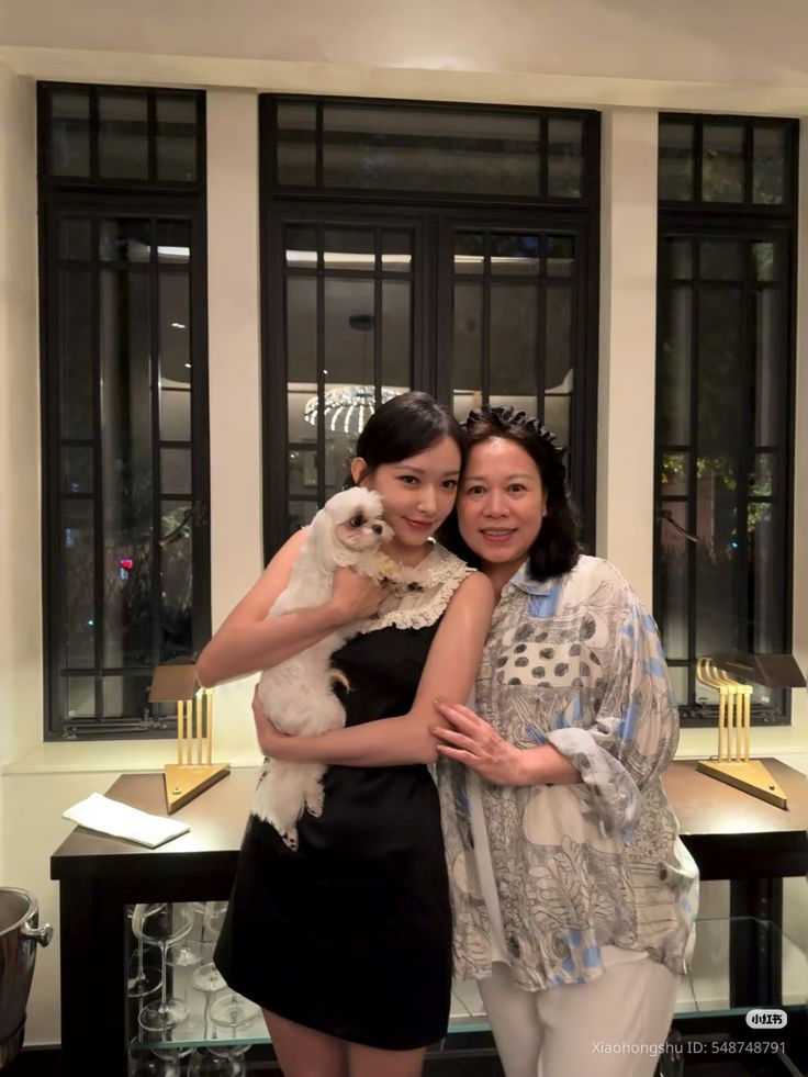 “Ngày xưa 2 triệu nuôi được cả nhà, sao giờ con tiêu cho mình còn không đủ?”, câu trả lời của mẹ khiến tôi nghẹn lòng - ảnh 2