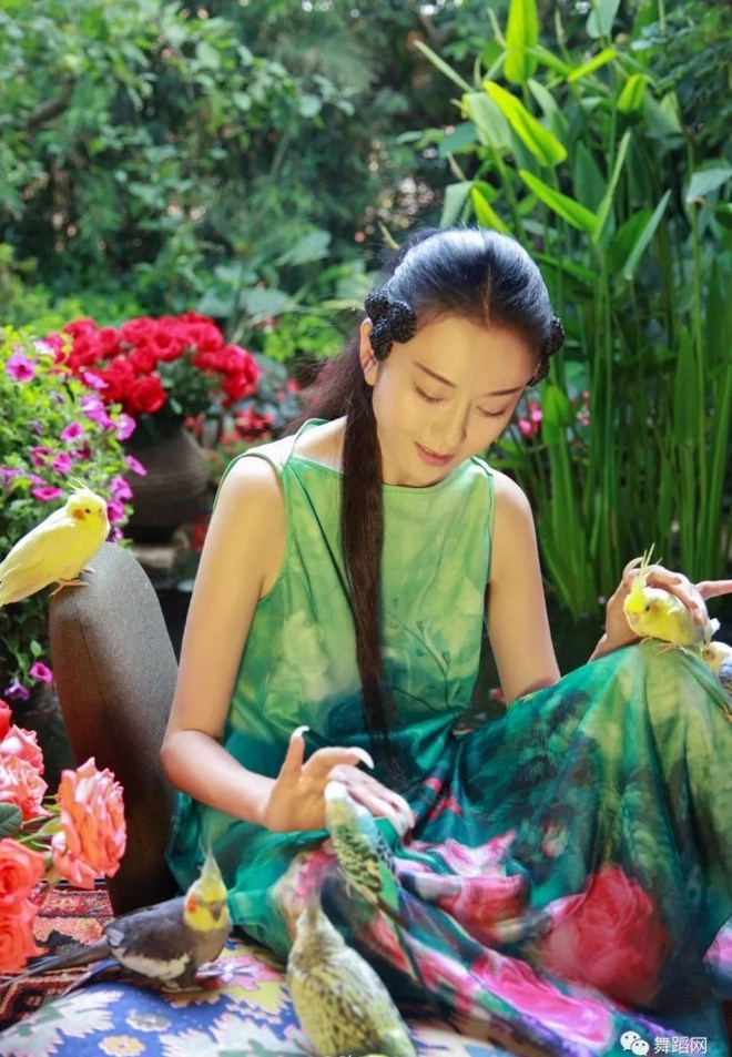 Lời nguyền để hóa “Công chúa Khổng Tước” của người phụ nữ U70 Dương Lệ Bình: Hai lần ly hôn, khước từ làm mẹ vì thánh đường nghệ thuật và nhan sắc không tuổi - ảnh 8