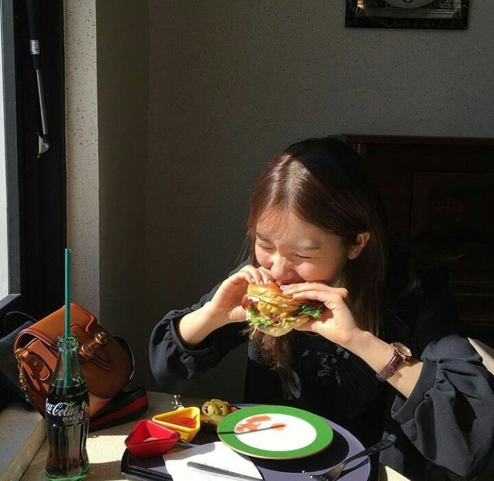 Vì sao nhiều người đói ngay sau khi tắm? Bác sĩ giải thích tín hiệu thật sự mà cơ thể đang gửi đi - ảnh 1