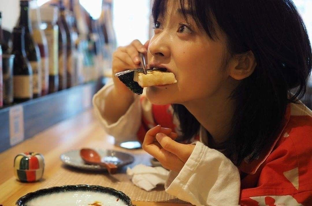 Vì sao nhiều người đói ngay sau khi tắm? Bác sĩ giải thích tín hiệu thật sự mà cơ thể đang gửi đi - ảnh 2