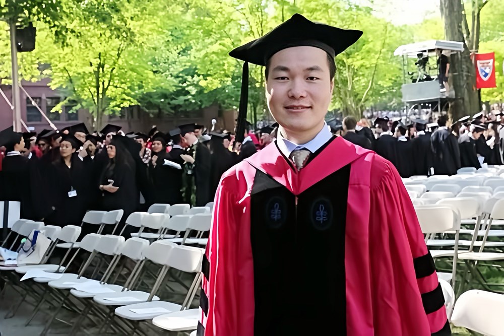 Bố mẹ trồng lúa, con trai trúng tuyển Harvard, giờ là CEO công ty công nghệ sinh học - ảnh 1