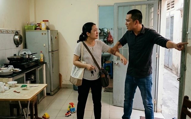 Từ ngày 1.5, chồng ép vợ nghỉ làm, ở nhà nội trợ bị phạt đến 10 triệu đồng - ảnh 1