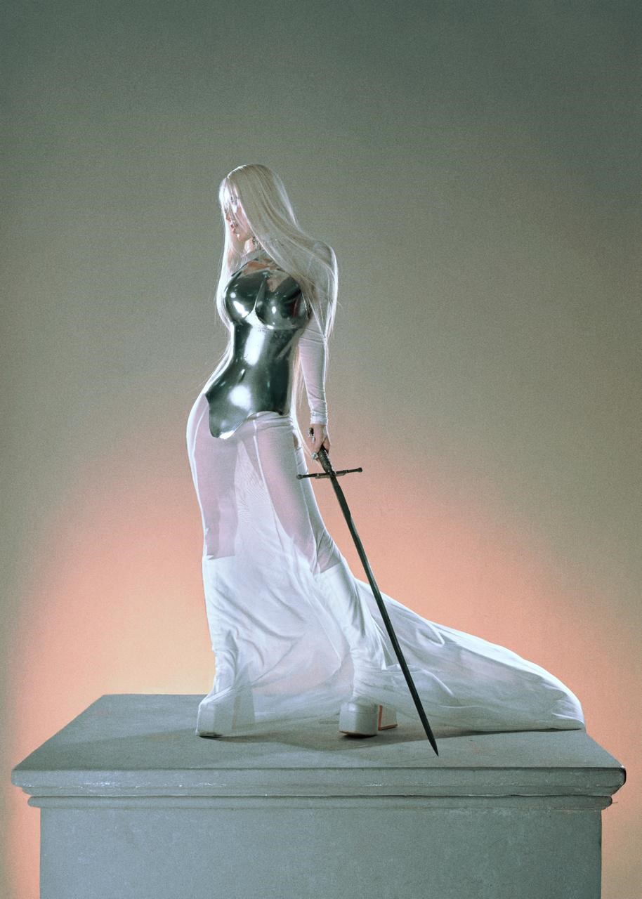 Nhạc mới của nữ ca sĩ nhiều content nhất showbiz nghe rất cuốn, ai lụy tình chớ nghe buổi đêm - ảnh 2