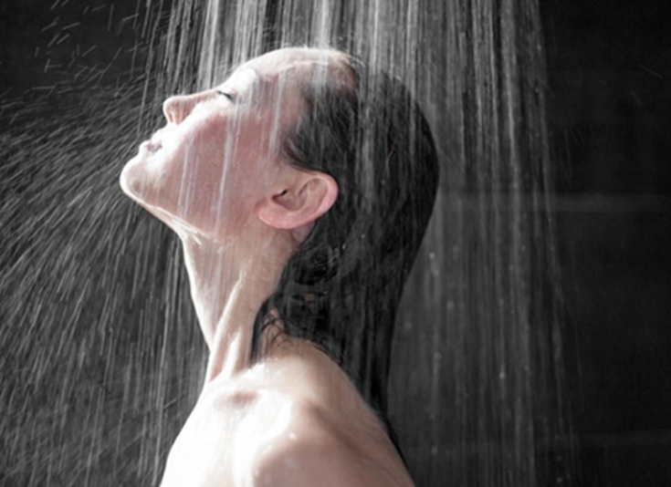 1 thói quen rửa mặt khiến da già nhanh, nhiều chị em đang làm mỗi ngày - ảnh 1