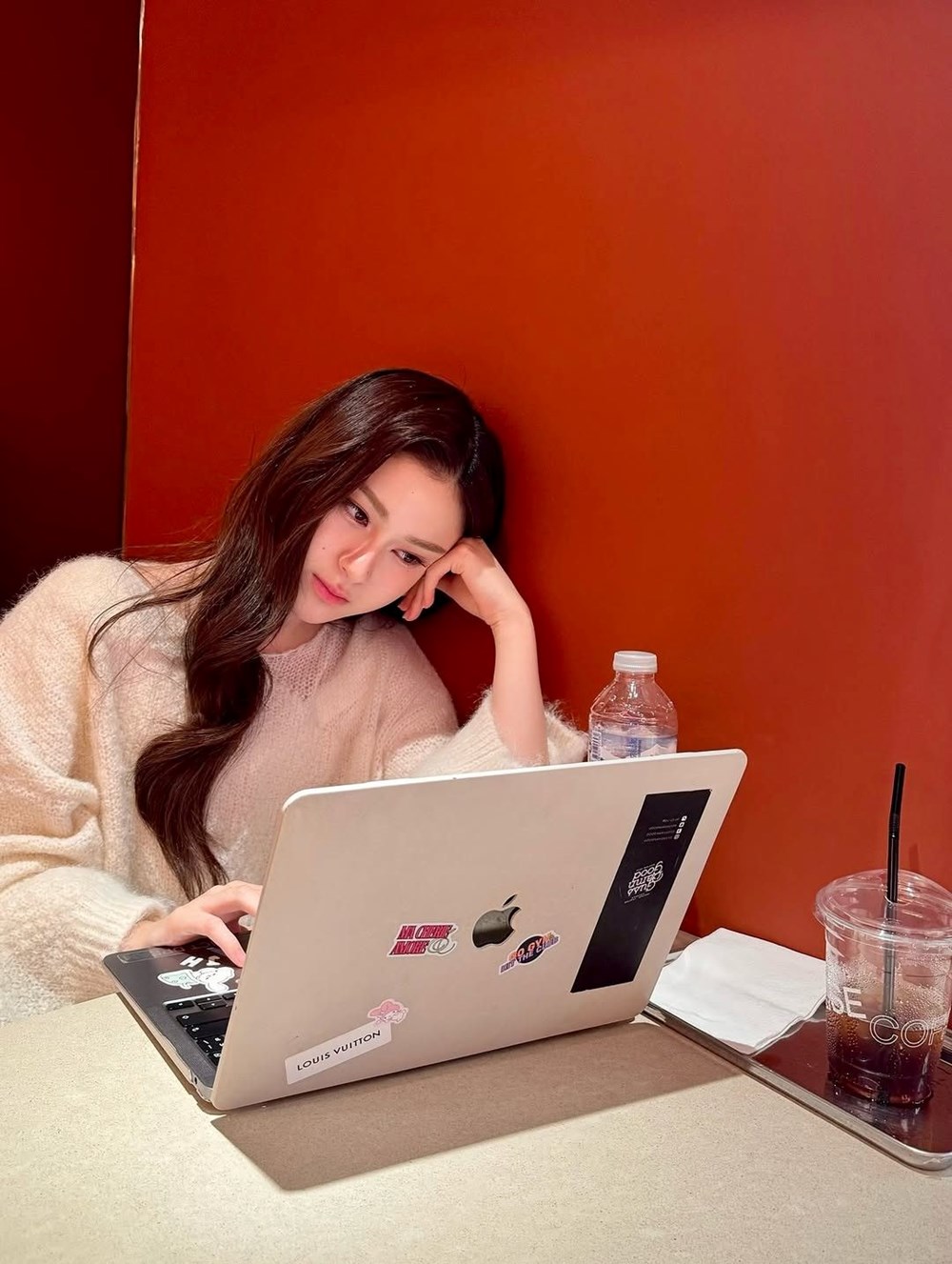 Đi làm mà thái độ thế này: Đừng hỏi vì sao đồng nghiệp chán, sếp chê còn bản thân thì không thăng tiến nổi - ảnh 1