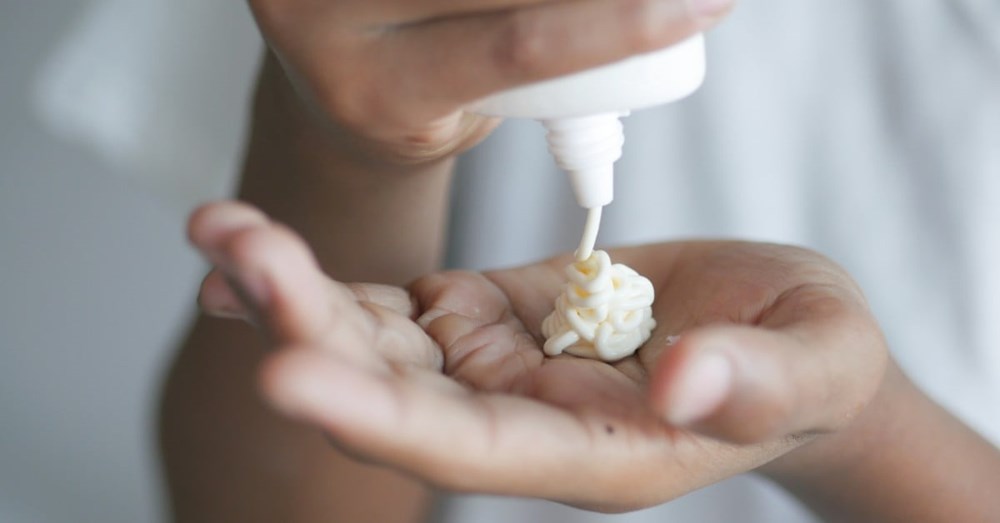 Hóa ra tôi luôn bôi kem chống nắng sai cho đến khi bác sĩ da liễu chỉ ra 2 lỗi - ảnh 2