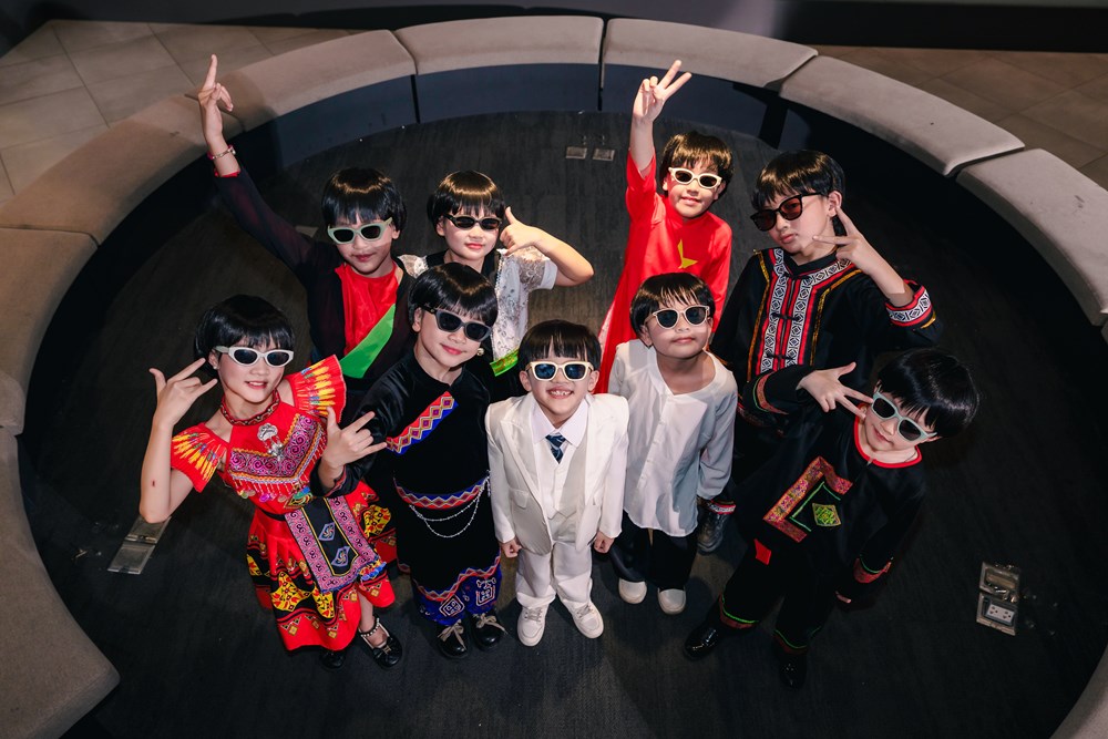 Xúc động 3 thế hệ nghệ sĩ Việt thể hiện tình yêu tới Bác Hồ, mức cát-xê của Tùng Dương gây bất ngờ  - ảnh 2