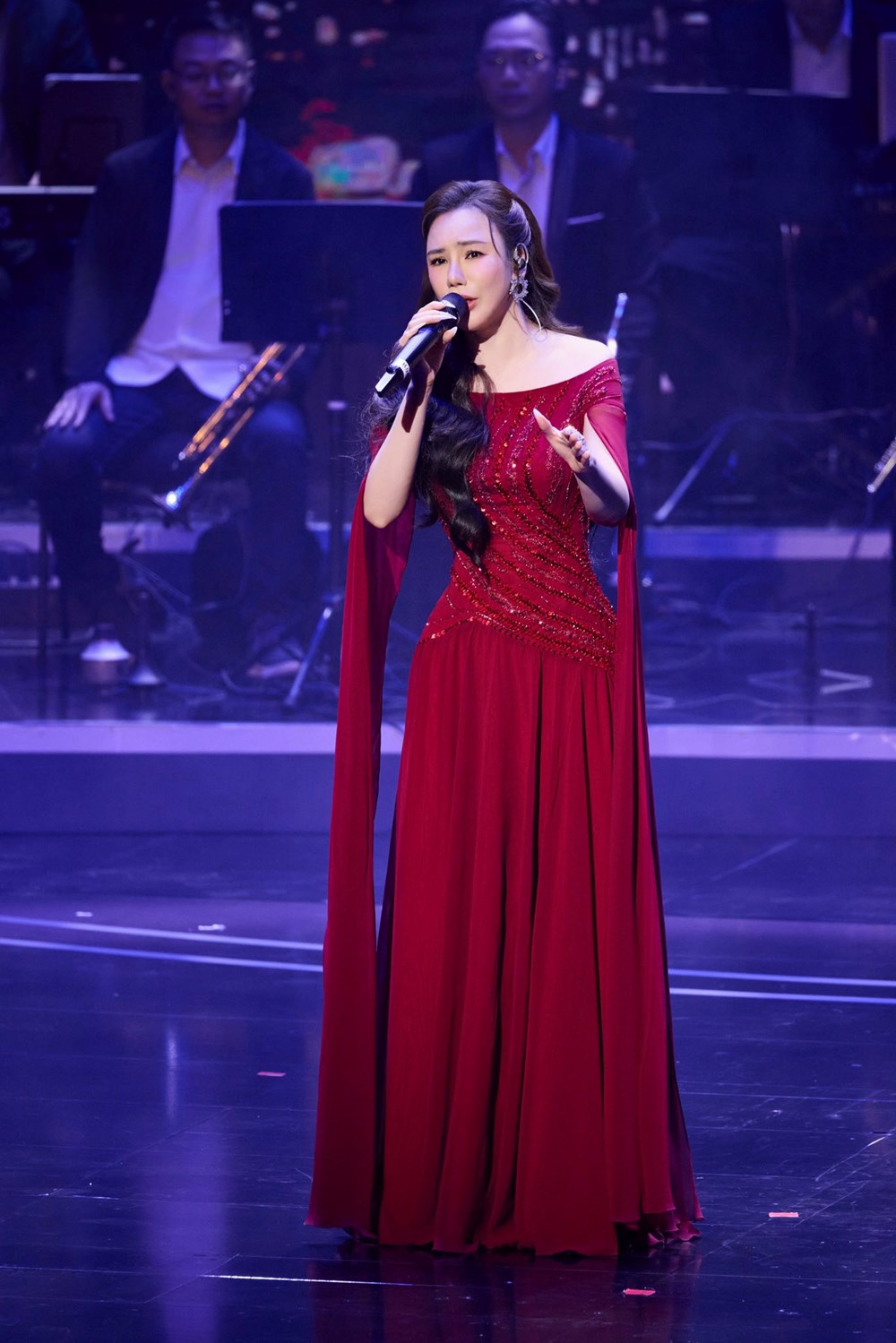 Ca sĩ Việt duy nhất biểu diễn tại Olympic: hai lần Thủ khoa Đại học Quân đội, bất động sản rất nhiều - ảnh 6