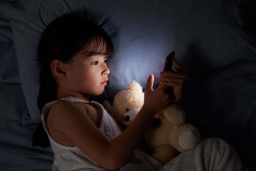 Lời khuyên cho phụ huynh có con nghiện điện thoại - ảnh 1