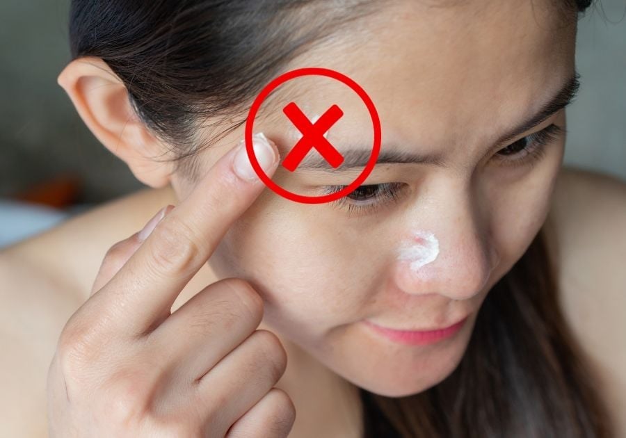 Vì sao mặt mốc trắng sau bôi kem chống nắng? - ảnh 1
