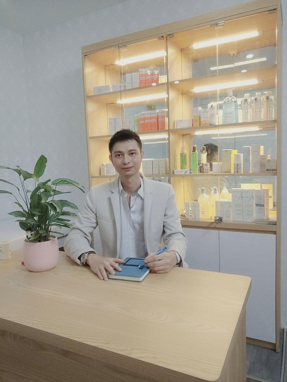 Vì sao mặt mốc trắng sau bôi kem chống nắng? - ảnh 2