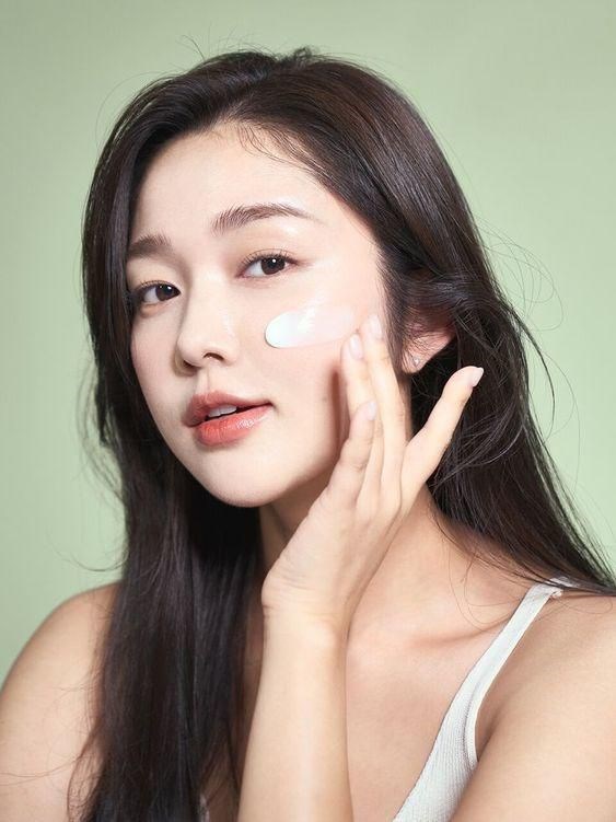 Loại kem chống nắng nào tốt nhất để ngăn ngừa nám da? Bác sĩ da liễu tiết lộ - ảnh 2