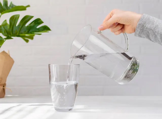 10 loại nước tốt nhất giúp bụng phẳng: Chuyên gia dinh dưỡng đã khuyên - ảnh 1