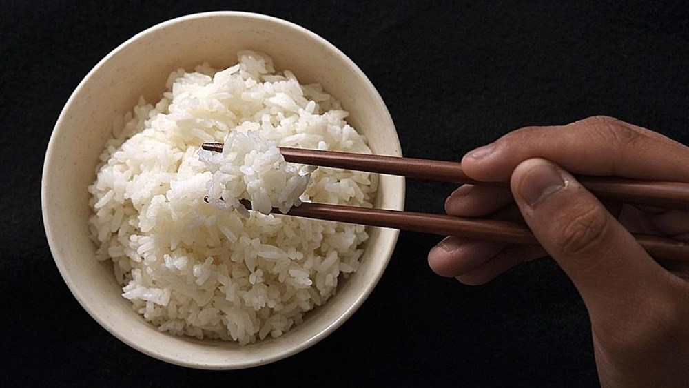 Bác sĩ Nhật khuyên dùng: Chế độ ăn “3 vàng” chống lão hoá, ăn cơm trắng với thứ này giảm lượng đường trong máu sau ăn tới 24% - ảnh 1