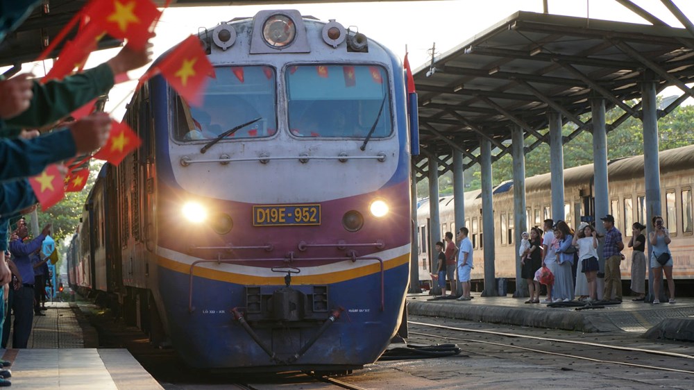 Nồng ấm lễ đón lực lượng diễu binh, diễu hành tại ga Đà Nẵng - ảnh 1