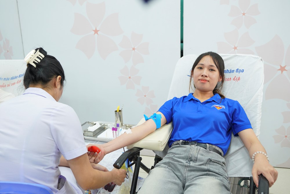 Hơn 700 sinh viên hiến máu tình nguyện, sẻ chia yêu thương - ảnh 2