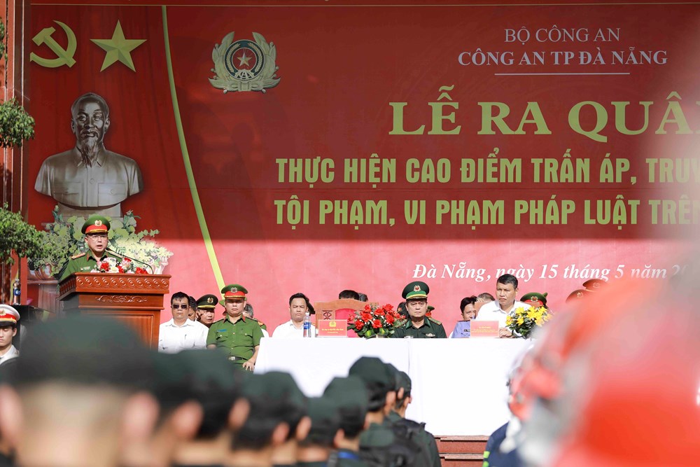 Công an Đà Nẵng ra quân trấn áp tội phạm đường phố, đảm bảo an toàn mùa du lịch và Lễ hội pháo hoa 2025 - ảnh 1