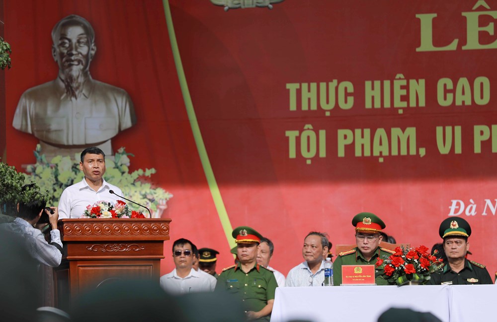 Công an Đà Nẵng ra quân trấn áp tội phạm đường phố, đảm bảo an toàn mùa du lịch và Lễ hội pháo hoa 2025 - ảnh 3