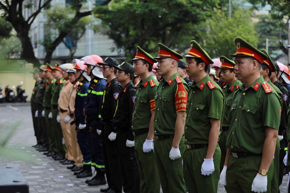 Công an Đà Nẵng ra quân trấn áp tội phạm đường phố, đảm bảo an toàn mùa du lịch và Lễ hội pháo hoa 2025 - ảnh 2