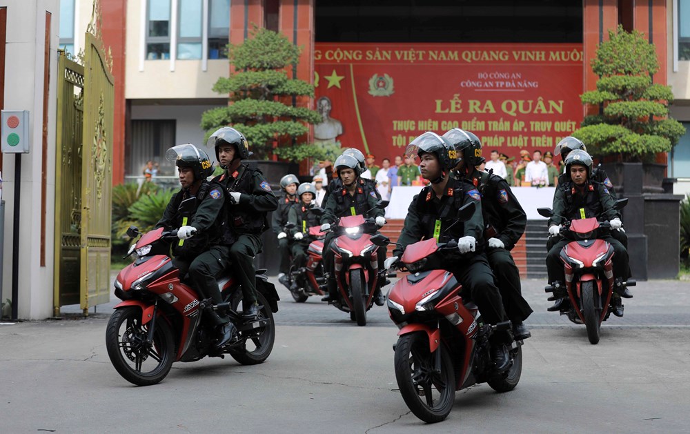 Công an Đà Nẵng ra quân trấn áp tội phạm đường phố, đảm bảo an toàn mùa du lịch và Lễ hội pháo hoa 2025 - ảnh 5