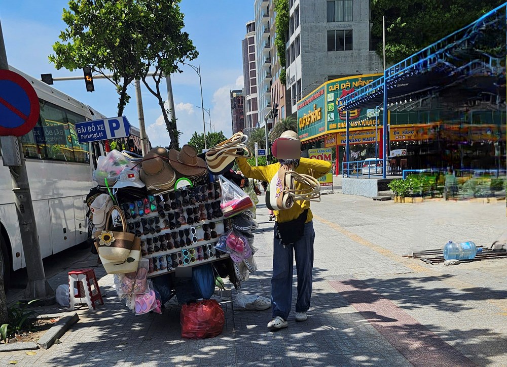 Đà Nẵng tăng cường quản lý hoạt động bán hàng rong, xử lý tình trạng lang thang xin ăn - ảnh 1