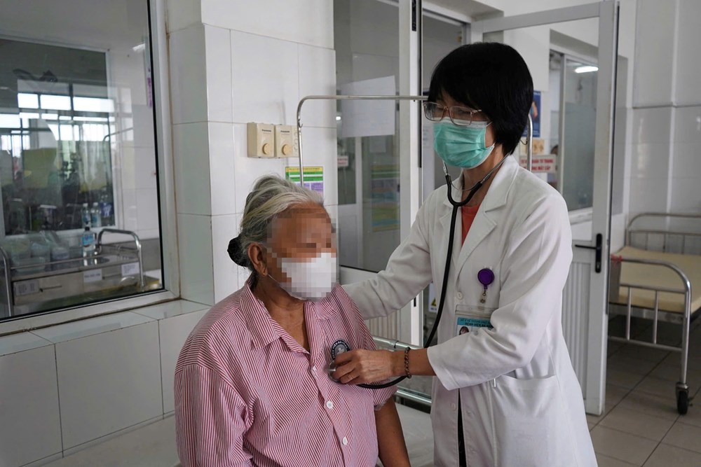 Nội soi lấy dị vật phế quản thành công cho bệnh nhân 69 tuổi - ảnh 2