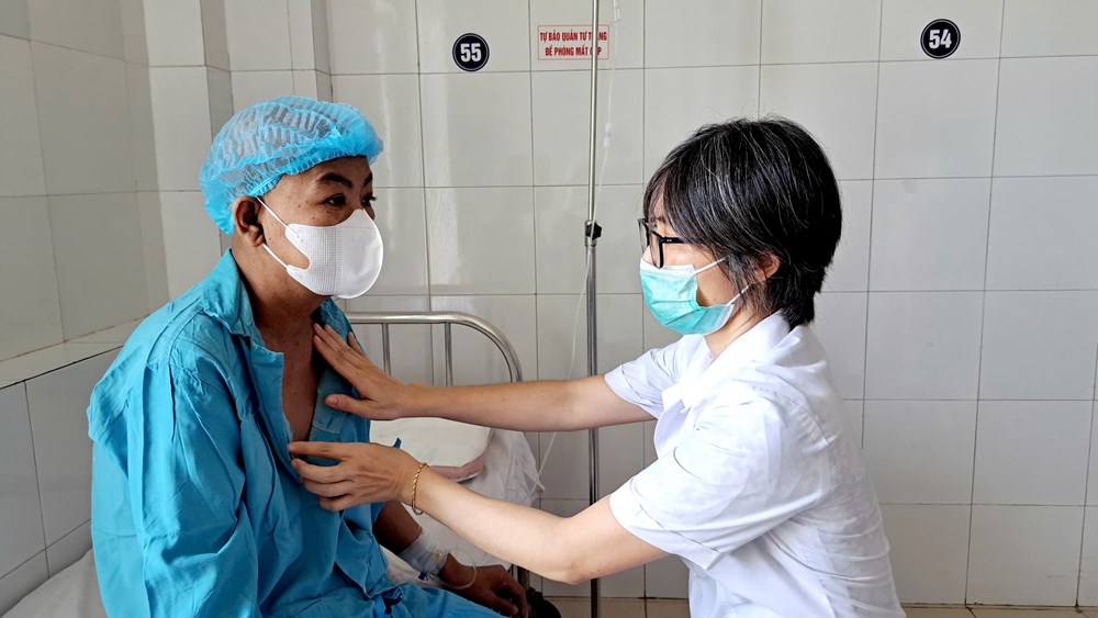 Ghép tế bào gốc tự thân - thêm cơ hội sống cho người bệnh đau tủy xương ngay tại miền Trung - ảnh 1