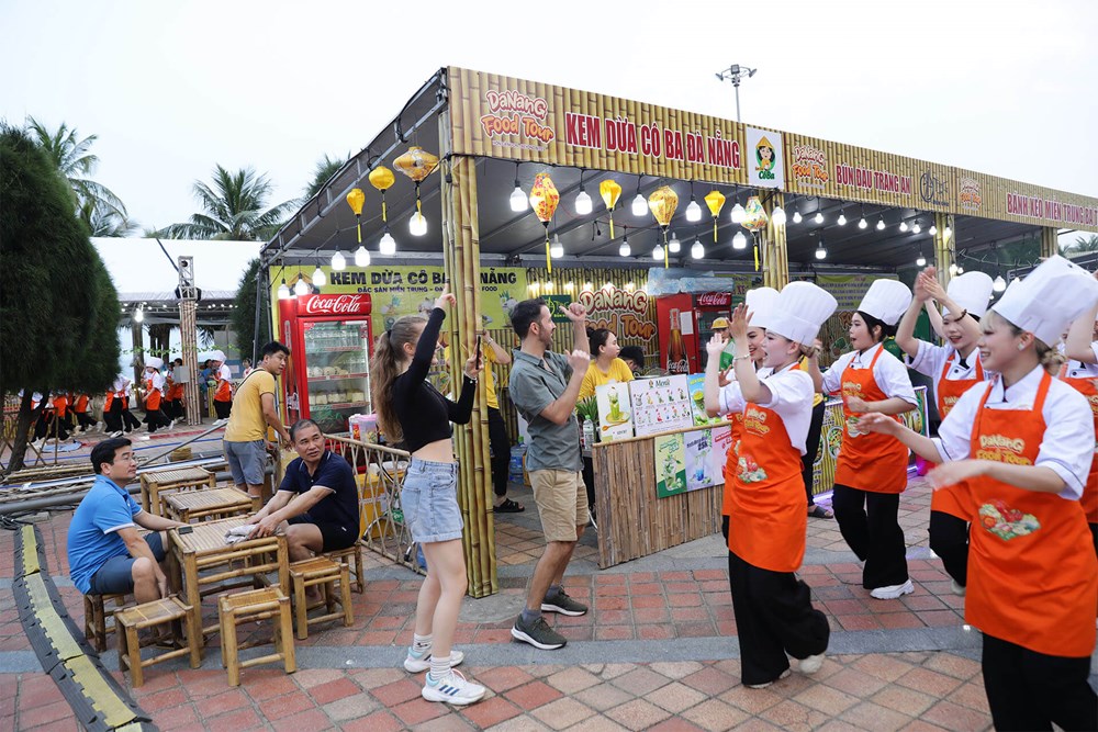 Hàng loạt thương hiệu ẩm thực nổi tiếng phục vụ du khách tại “Hương vị mùa hè Đà Nẵng” - ảnh 1