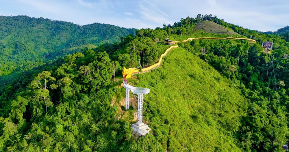 Cầu kính Ngọc Rồng - Biểu tượng mới tại KDL sinh thái Cổng trời Đông Giang - ảnh 3
