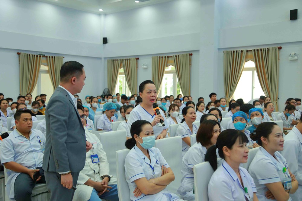 Hơn 400 cán bộ y tế “Ứng dụng trí tuệ cảm xúc trong công việc và cuộc sống” - ảnh 2