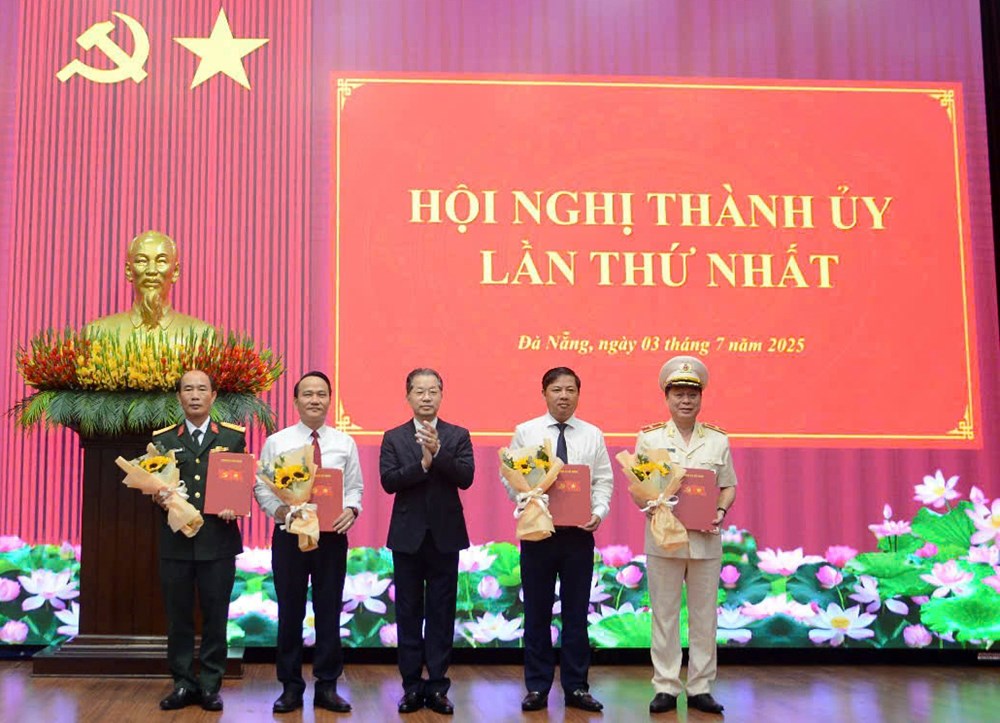 Đà Nẵng công bố các quyết định tổ chức và cán bộ chủ chốt - ảnh 1