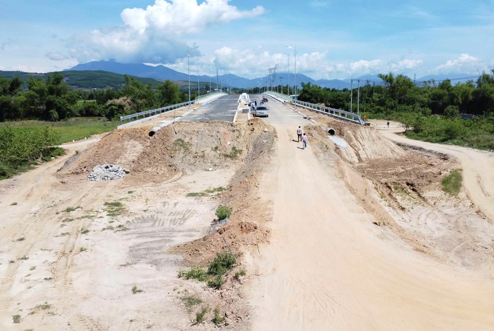 Cầu đã xong, đường vẫn chờ - ảnh 1