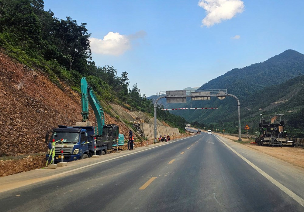 Thúc đẩy tiến độ cao tốc Hòa Liên - Túy Loan, phấn đấu thông xe kỹ thuật trước 19.8 - ảnh 2