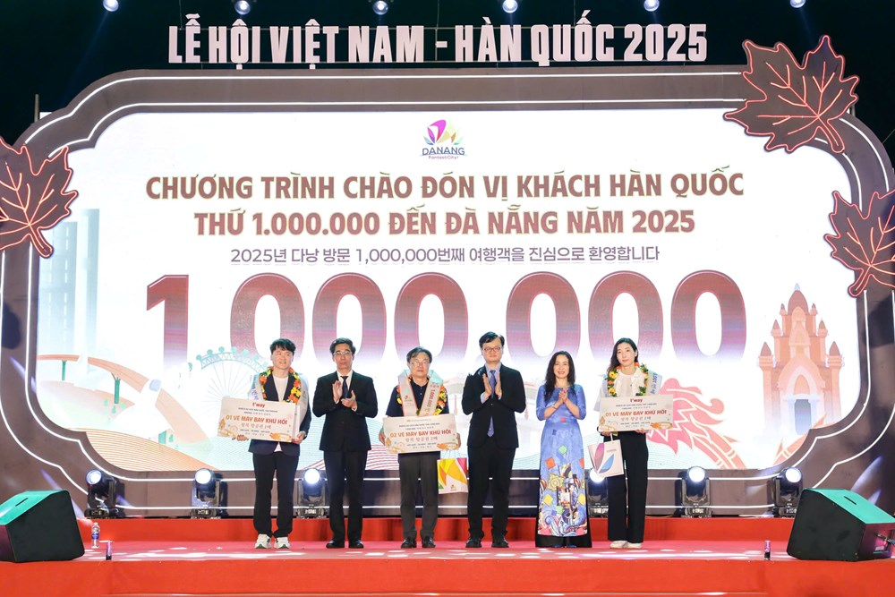 Đà Nẵng chào đón vị khách Hàn Quốc thứ 1 triệu trong năm 2025 - ảnh 1