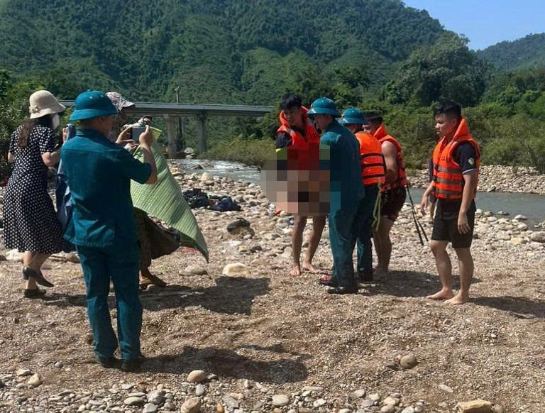 Tìm thấy thi thể hai sinh viên mất tích khi lội suối ở đầu nguồn sông Cu Đê - ảnh 1