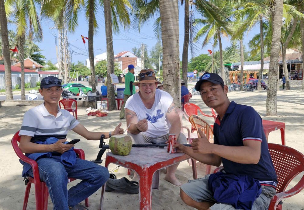 Hai cán bộ trật tự du lịch được khen thưởng - ảnh 2