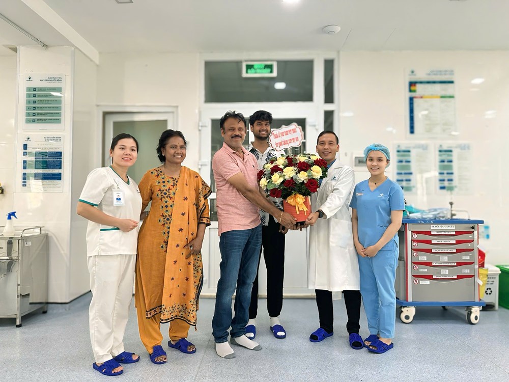 Cứu sống nam du khách Ấn Độ đuối nước, phù phổi cấp khi tắm biển Đà Nẵng - ảnh 1