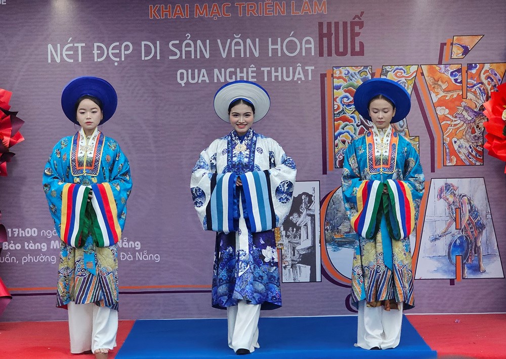 Khai mạc triển lãm “Nét đẹp di sản văn hóa Huế qua nghệ thuật ký họa” tại Đà Nẵng - ảnh 15