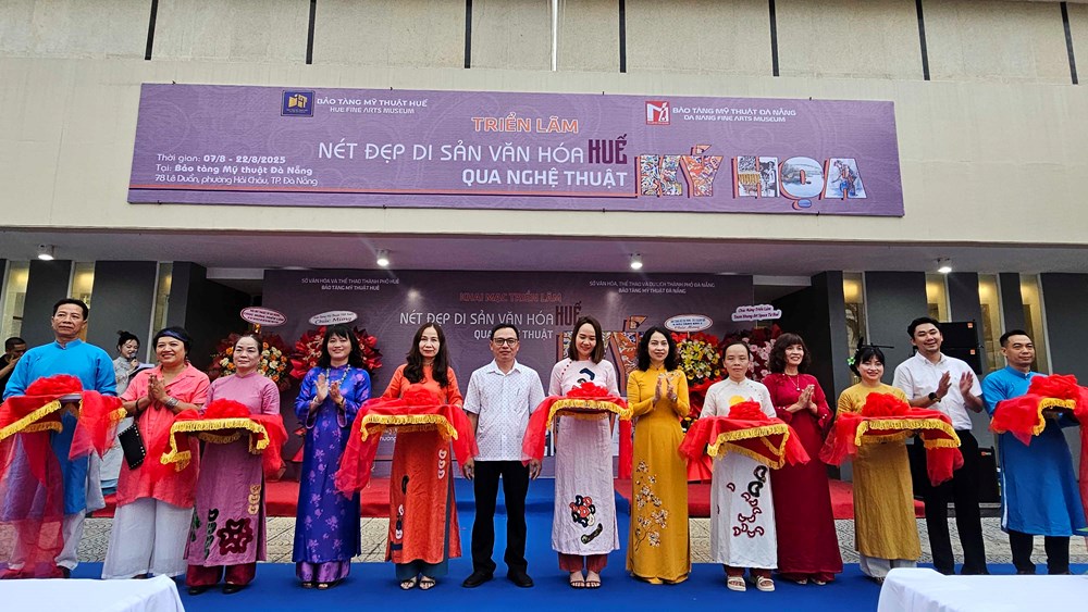 Khai mạc triển lãm “Nét đẹp di sản văn hóa Huế qua nghệ thuật ký họa” tại Đà Nẵng - ảnh 1