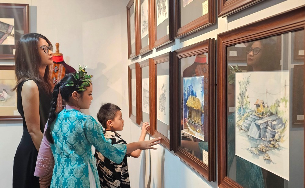 Khai mạc triển lãm “Nét đẹp di sản văn hóa Huế qua nghệ thuật ký họa” tại Đà Nẵng - ảnh 7