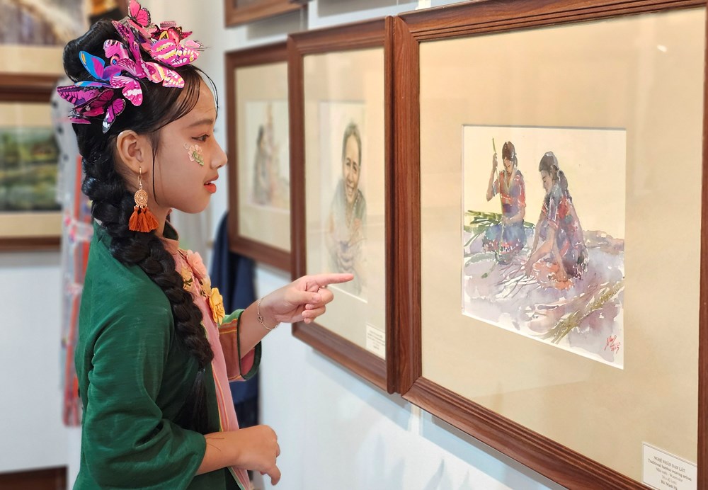 Khai mạc triển lãm “Nét đẹp di sản văn hóa Huế qua nghệ thuật ký họa” tại Đà Nẵng - ảnh 11