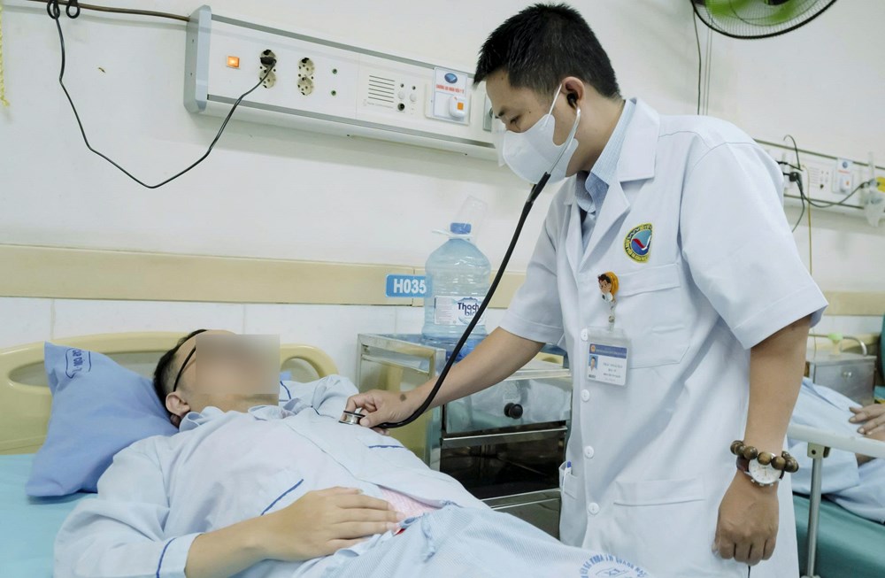 Cứu sống nam bệnh nhân 33 tuổi ngưng tim ngay tại bệnh viện - ảnh 2