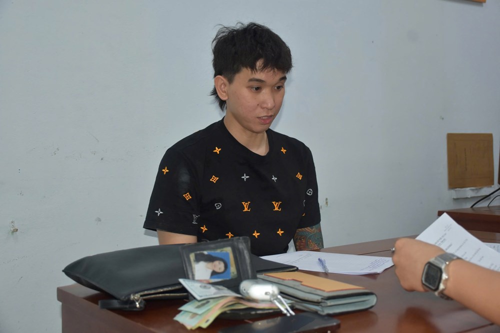 Bắt đối tượng cướp giật tài sản du khách nước ngoài  - ảnh 1