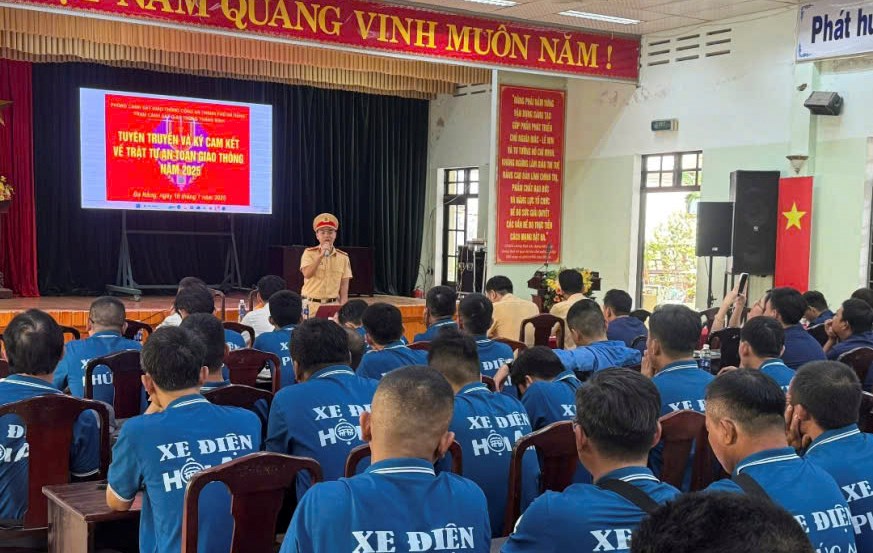 Chấn chỉnh xe điện du lịch ở phố cổ Hội An, giữ gìn hình ảnh đô thị - ảnh 2