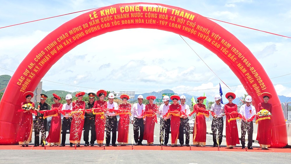 Thông xe kỹ thuật tuyến cao tốc Hòa Liên - Túy Loan - ảnh 1