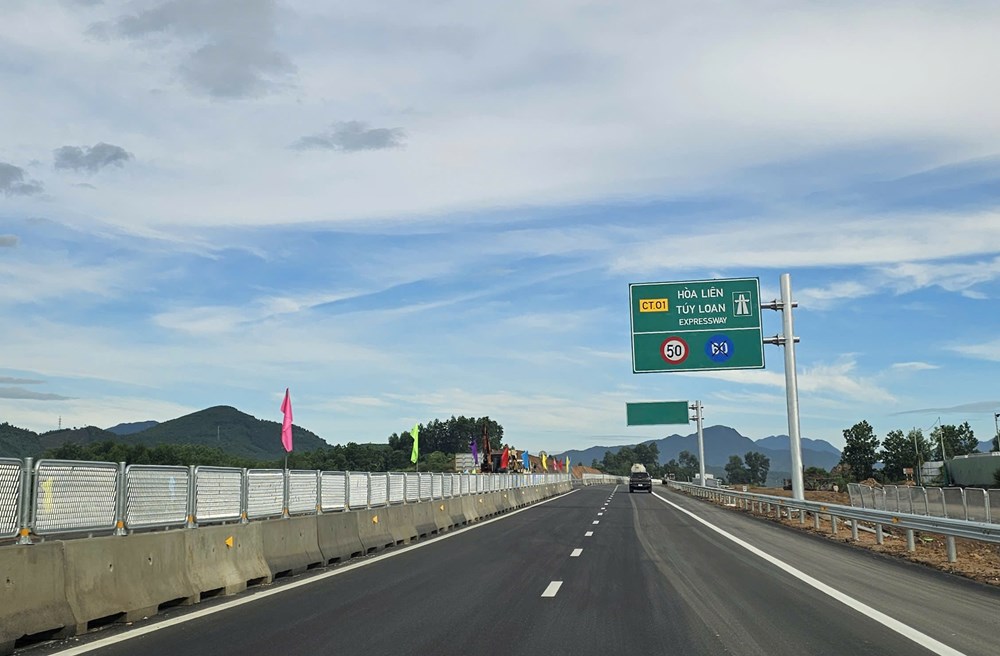 Thông xe kỹ thuật tuyến cao tốc Hòa Liên - Túy Loan - ảnh 2