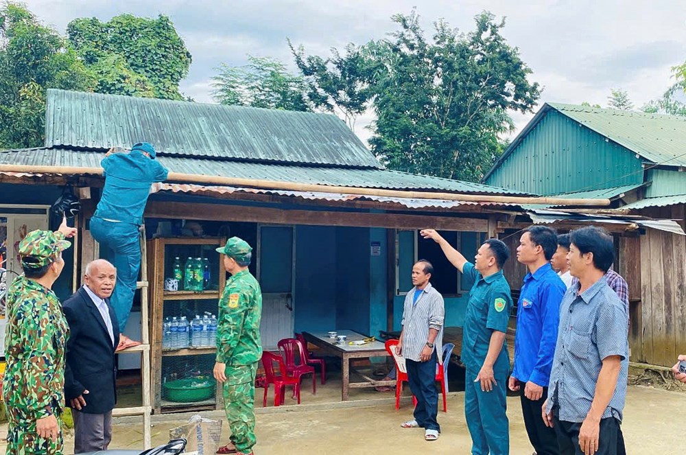 Hối hả ứng phó bão số 5 - ảnh 9