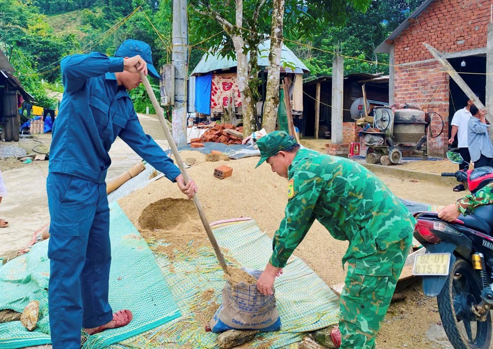 Hối hả ứng phó bão số 5 - ảnh 10
